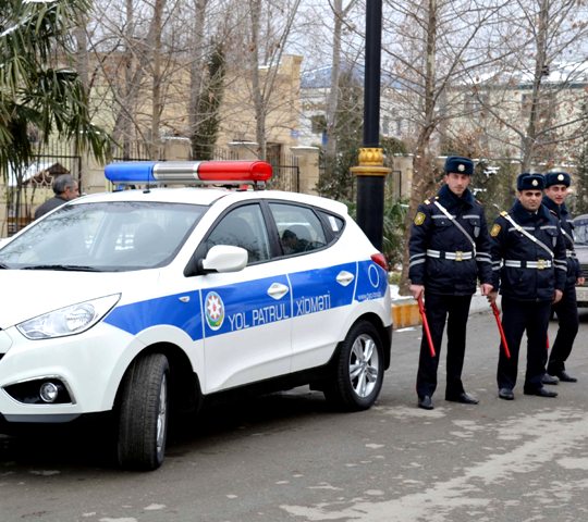 Deputat-yol polisi “qarşıdurması” aradan qalxıb - Millət vəkillərinin avtomobilləri daha saxlanılmır