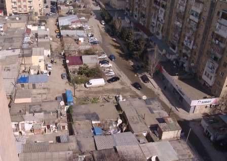 Bakının mərkəzi yollarından biri genişləndirilir: bəzi evlər söküləcək