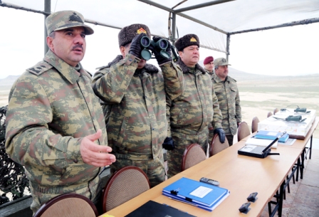 Zakir Həsənov tank bölmələrinin döyüş hazırlığını yoxlayıb - FOTOLAR