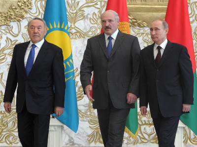 Putin Qazaxıstan və Belarus prezidentləri ilə görüşüb 
