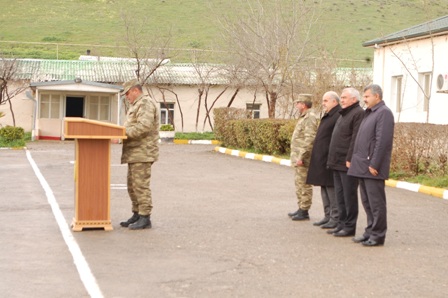 İcra başçısı Novruz bayramını əsgər və zabitlərlə keçirib 