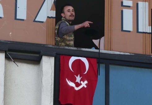 Hakim partiyanın binasına silahlı basqın 