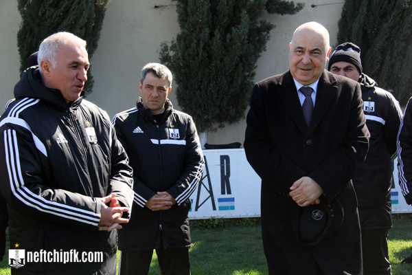 Çingiz Abdullayev “Neftçi”nin futbolçuları ilə görüşdü - FOTOLAR