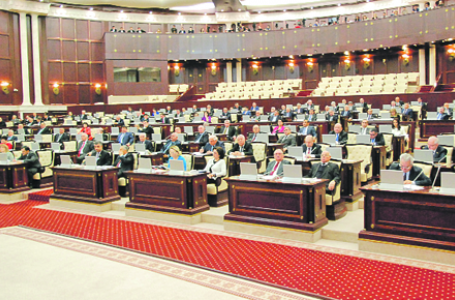 Mandatdan bərk yapışmaq sırası - Deputat kreslosuna ehtiras