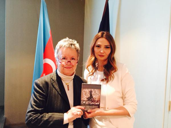 Qənirə Paşayeva Belçika Senatının fəxri prezidenti ilə köçkün qadınlardan danışıb