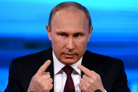 Putin bədəndəki ən kiçik çatı axtarır 