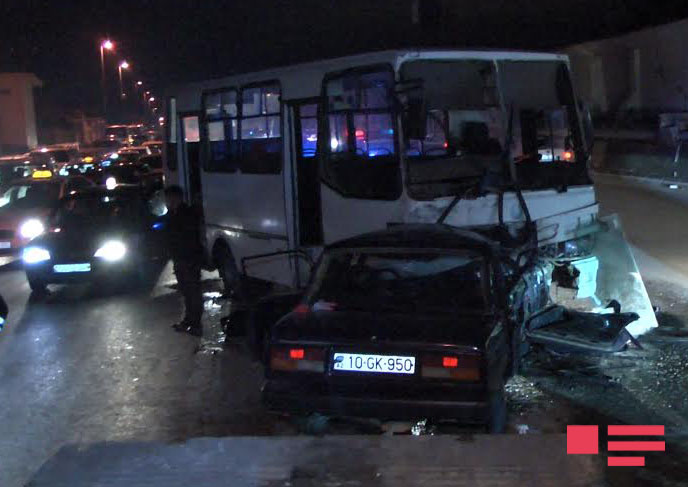 Bakıda avtobusla minik maşını toqquşub, 3 nəfər ölüb