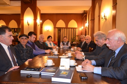 “Literaturnaya qazeta”da azərbaycanlı şairlərin şeirləri çap olunub