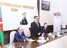 Deputat Novruz Aslanova orden təqdim olundu 