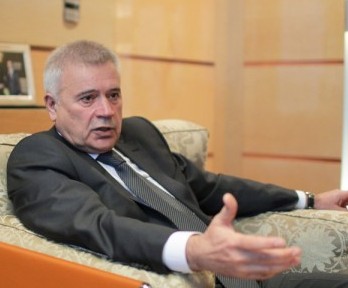 Vahid Ələkbərov neftin ucuzlaşmasında danışdı 