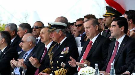 Şahzadə Çarlzın dua edən prezidentlərin yanındakı hərəkəti - FOTO