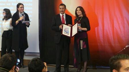 İki azərbaycanlı “Qızıl alma” aldı - FOTO