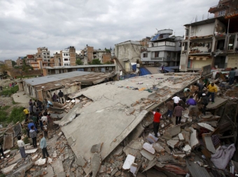 Nepal zəlzələsində ölənlərin sayı 7 minə çatdı