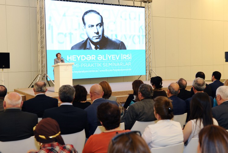 Heydər Əliyevin Azərbaycan dili ilə bağlı gördüyü işlər gündəmə gətirildi