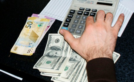 Azərbaycanda dollar bahalaşdı, avro ucuzlaşdı -  Valyuta KURSLARI