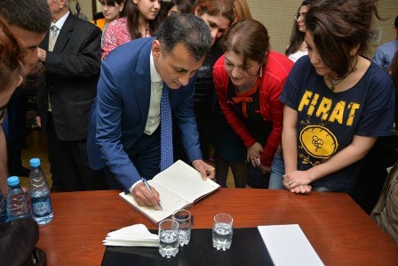 Mirşahin Agayev BDU-da tələbələrlə görüşüb - FOTO