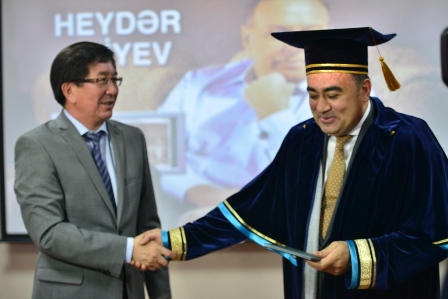 Qazaxıstandakı baş konsulumuza fəxri ad verilib