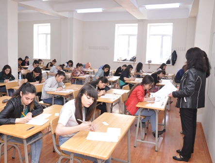 Dillər Universitetində imtahanlar başladı, rektor xəbərdarlıq etdi
