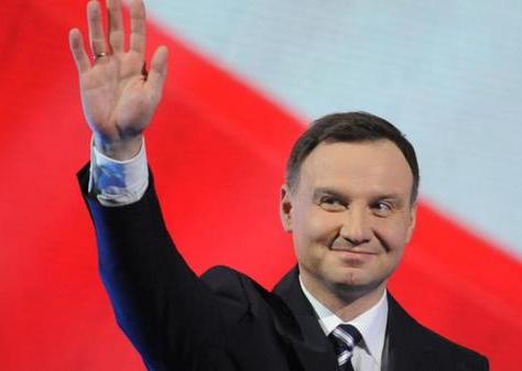 Polşada müxalifət lideri prezident seçkilərinin ilk turunun qalibi oldu