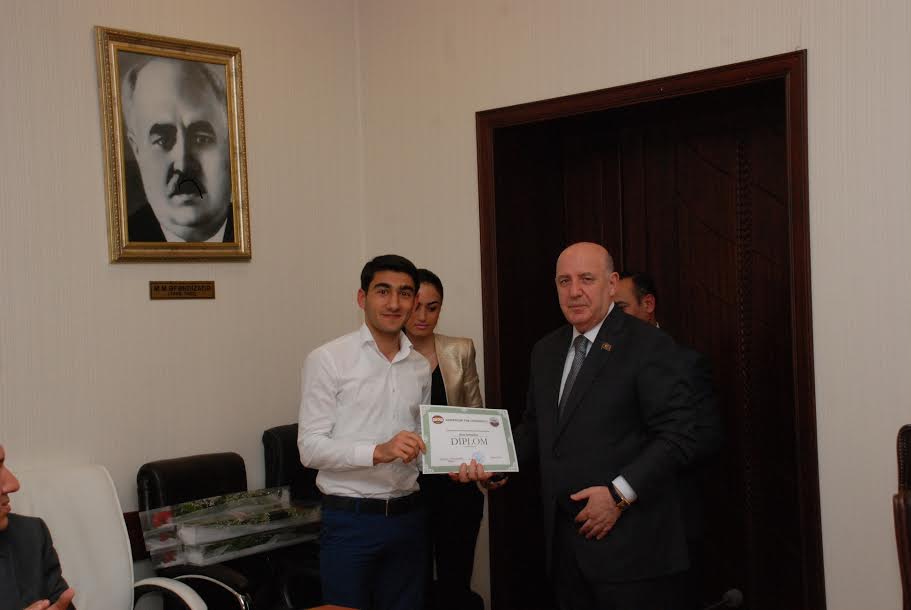 Tibb Universitetində 6 tələbə xüsusi diplom aldı