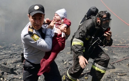 Ramil Usubov fotoqrafı mükafatlandırdı 