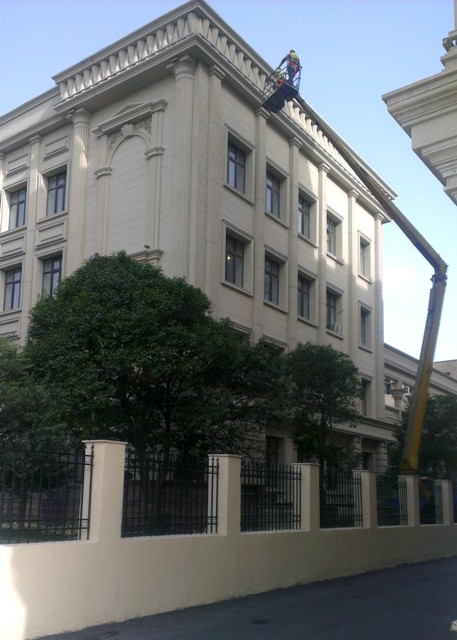 Bakıdakı 200 saylı məktəb də “penoplast” çıxdı, onu da SÖKÜRLƏR - FOTOLAR