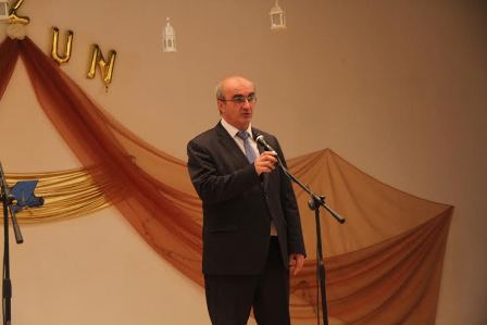 Rektor tələbələri mükafatlandırdı - FOTO