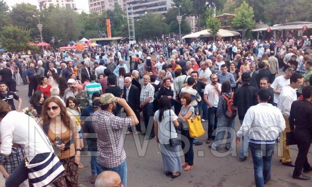 Yerevanda etiraz aksiyası - FOTO