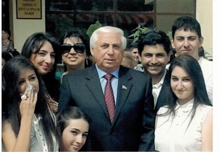 Deputat Prezidentin oxuduğu məktəbdə “Son zəng”i izlədi - FOTO