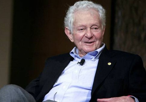 Məşhur fizik Nobel mükafatını satdı