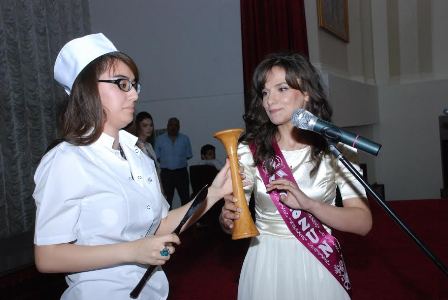 Tibb Universitetinin tələbələri and içdilər - FOTO