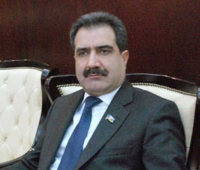 “Rəsulzadəyə hamımız sahib çıxmalıyıq” - Fərəc Quliyev Gəncədəki büstdən DANIŞDI