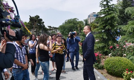 İlham Əliyev və xanımı Ağ Şəhər bulvarının AÇILIŞINDA - FOTO 