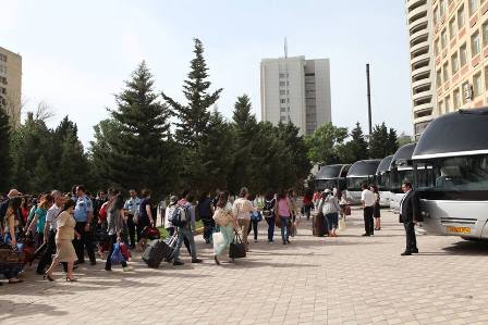 Abel Məhərrəmov istehsalat təcrübəsinə gedən tələbələrlə görüşüb – FOTO 