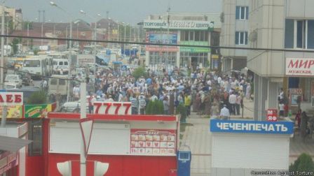 Qroznıda İşgəncələr Əleyhinə Komitənin ofisinə hücum oldu - FOTO