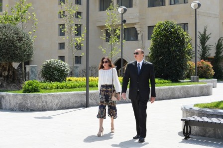 Prezident və xanımı Milli Konservatoriyanın yaxınlığındakı yeni parkda – FOTO 