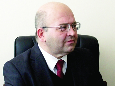 “Rusiyanın saqqızını oğurlamağı bacarmalıyıq” - Politoloq