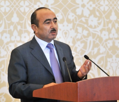 Əli Həsənov: "Azərbaycan xalqı belə demokratiyanın tərəfdarı deyil"