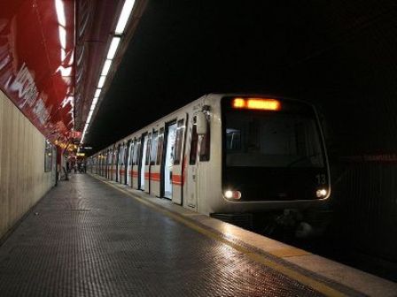 Metroda iki qatar toqquşdu: 10 nəfər yaralandı