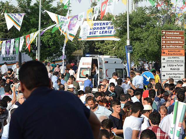 Türkiyədə HDP-nin mitinqi zamanı partlayış: 2 ölü, 100-dən çox yaralı var