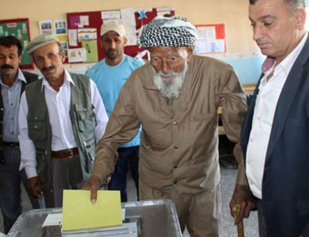 Türkiyənin ən yaşlı seçicisi səs verdi 