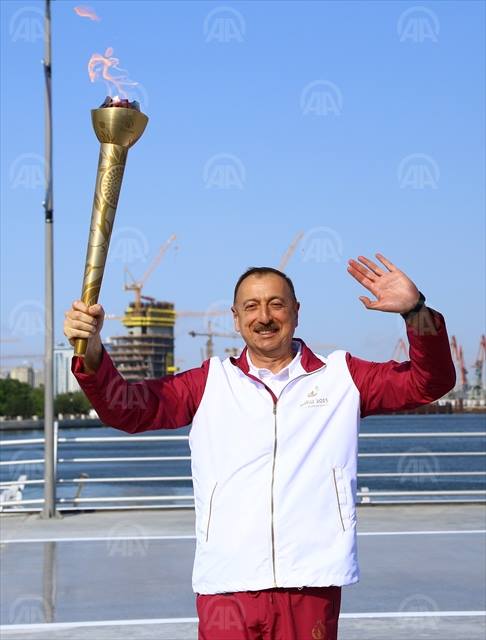 İlham Əliyevin ailə üzvləri məşəli daşıdı - FOTOLAR