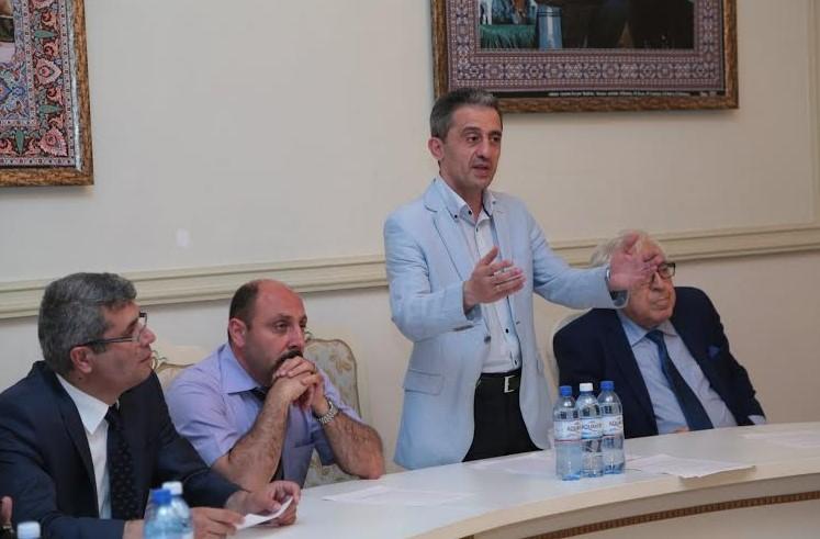 Qloballaşmanın milli ədəbiyyatlara təsiri müzakirə edildi 