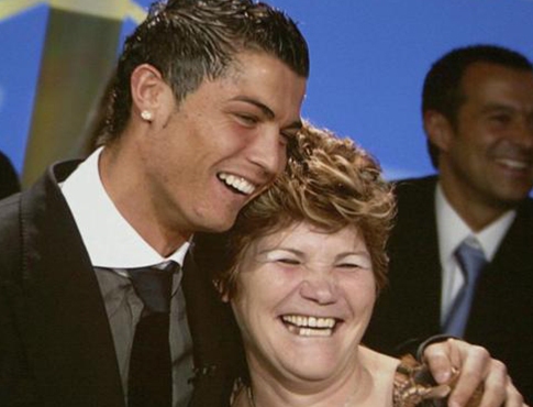 Ronaldunun anası bir çemodan pulla saxlanıldı