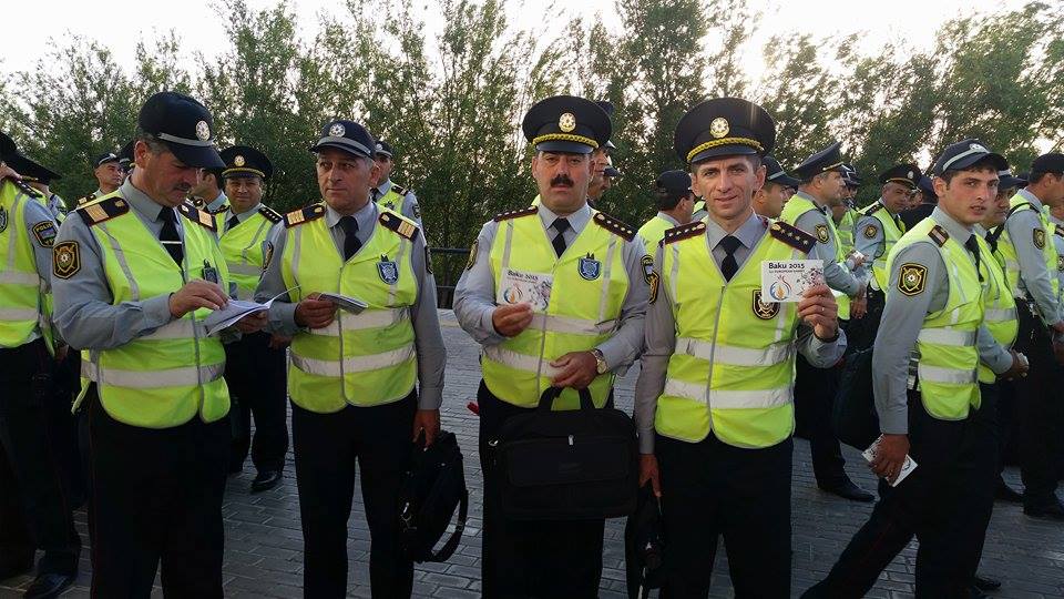 Yol polisinin xarici vətəndaşla ünsiyyətində problem olmayacaq