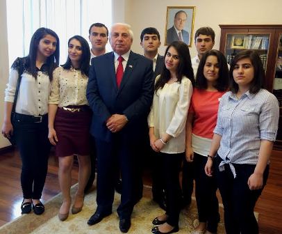 Deputat Qurtuluş günü ərəfəsində gənclərlə görüşdü - FOTO