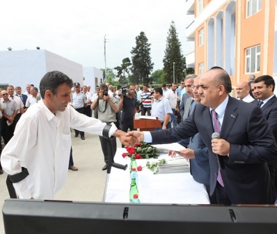 Nazir Qarabağ əlilləri və şəhid ailələrinə mənzil verdi - FOTOLAR