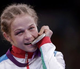Associated Press-in təqdimatı: Mariya Stadnik və onun baldızı...
