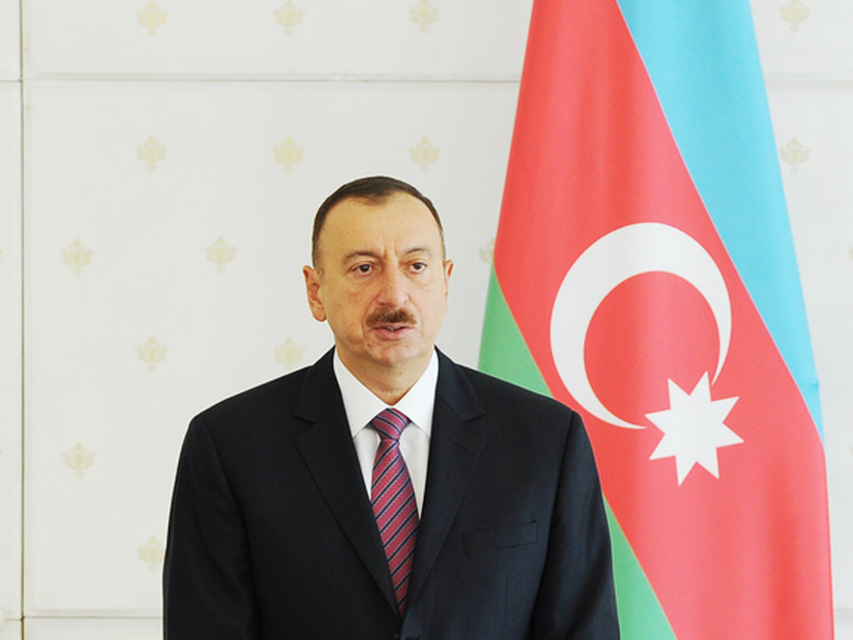 İlham Əliyev qalib güləşçiləri mükafatlandırdı