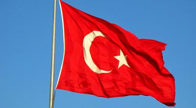 Türkiyənin Azərbaycandakı səfirliyinin bayrağı endirilib